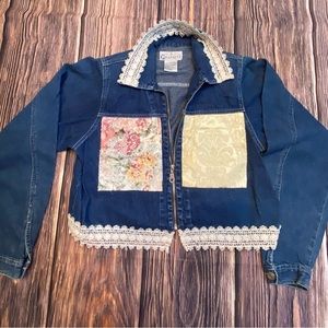 Vintage lightweight lace crocheted floral vest. Graphite Jeanswear Large.